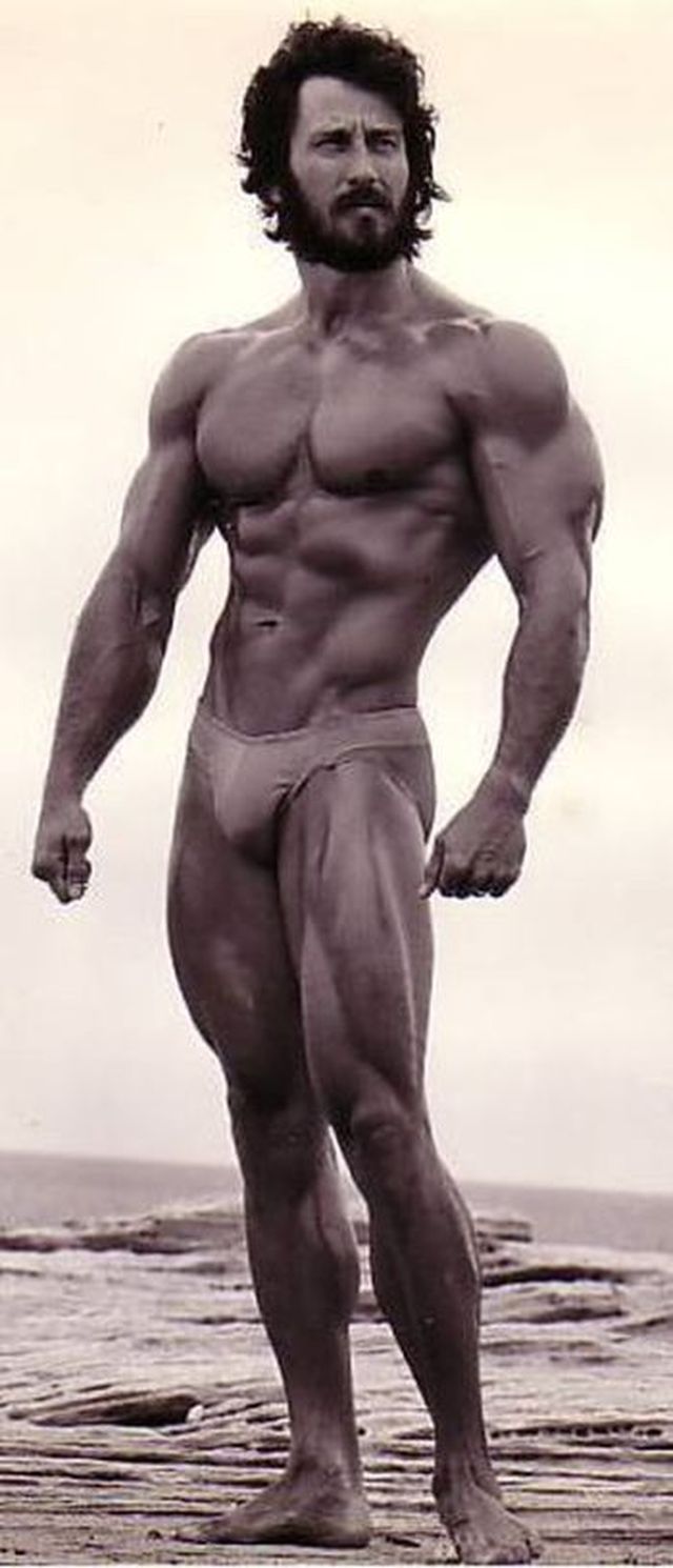 Is it sexy to have a small waist or a bigger waist on guys? Also is it sexy  to have muscular legs or skinny legs? - I am bodybuilding? - GirlsAskGuys